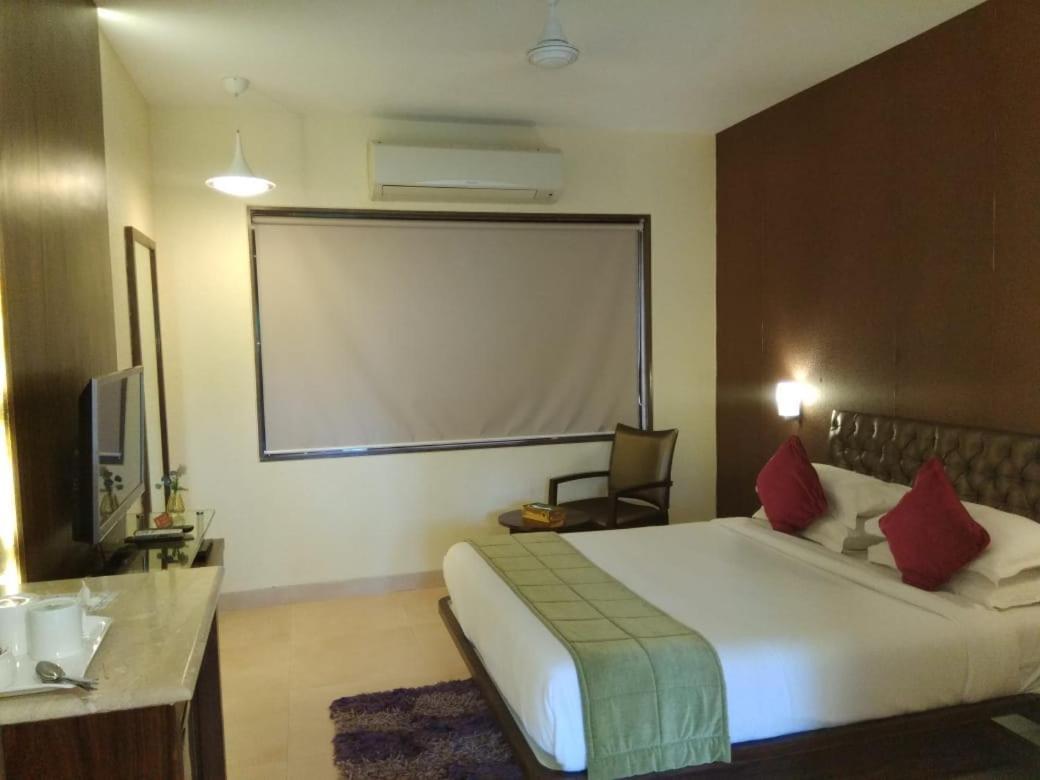 Meritas Seawind Beach Resort, ศรีวาร์ธัน ภายนอก รูปภาพ